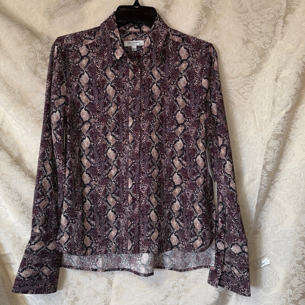 NWT Equipment Femme Huntley Blouse in a python print with mauve, black and port.